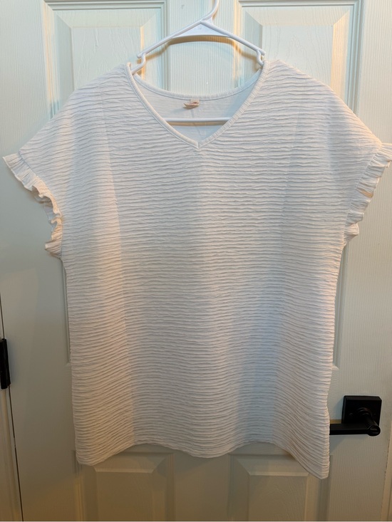 Tops - Women’s Textured V-Neck Short Sleeve Top - White NWOT